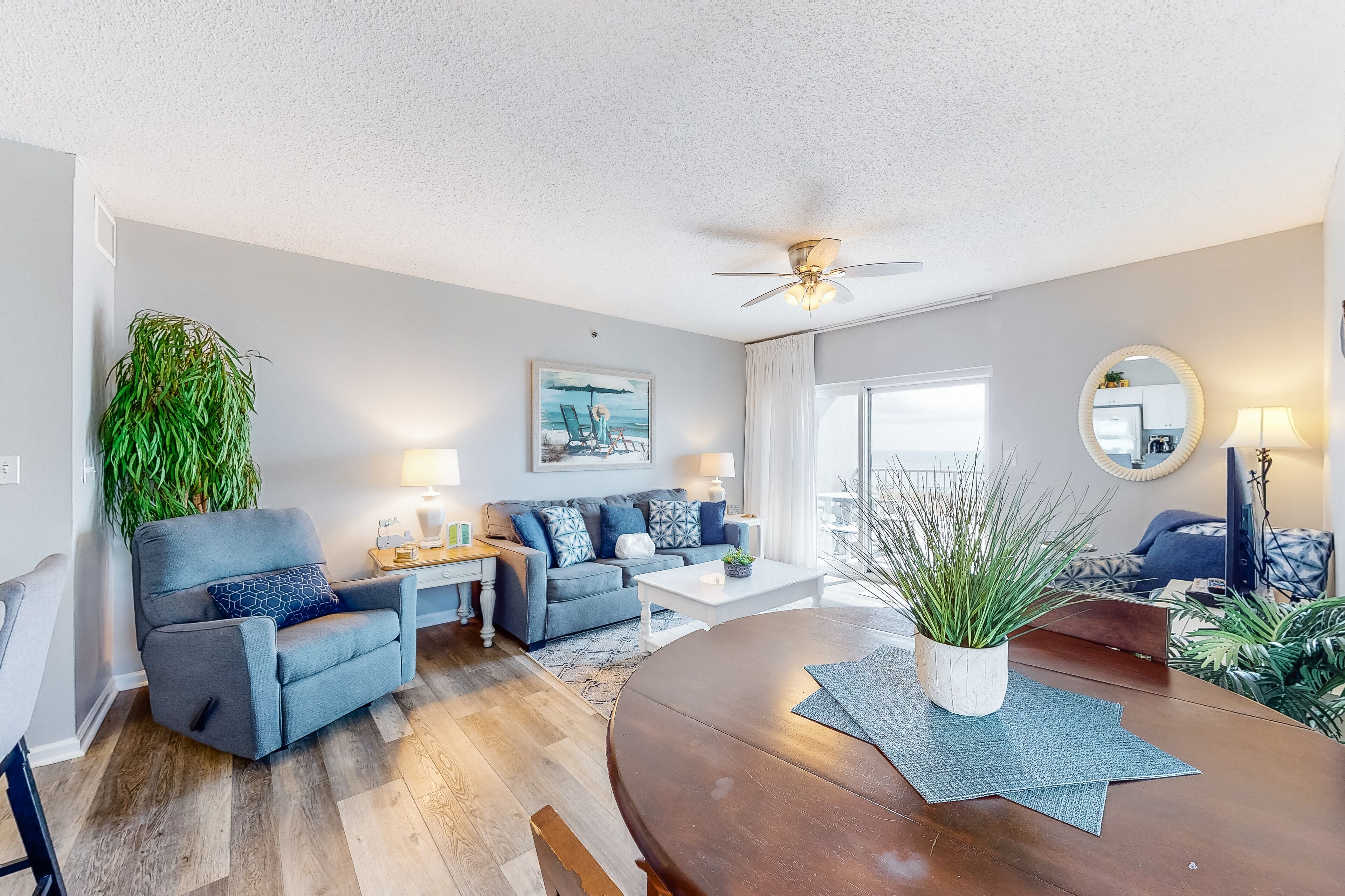 TV, DVD-spiller og stereoanlegg