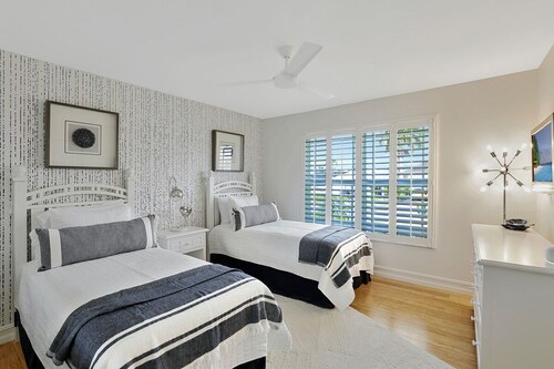 Elegance Redefined, Simply Seconds Away from the Beach!