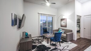 Perfect City View Balcony | Living area | Flat-screen TV - Perfect City View Balcony (Atlanta)