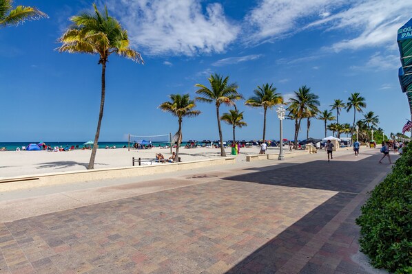 Beach nearby, sun-loungers, beach towels