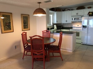 Dining - CP 421 2 Bedroom Ocean View Condo - Paradise Vacation Rental in Ocean Village (Fort Pierce)