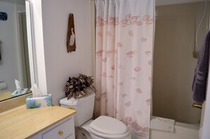 Combined shower/bathtub, hair dryer, towels - CP 421 2 Bedroom Ocean View Condo - Paradise Vacation Rental in Ocean Village (Fort Pierce)