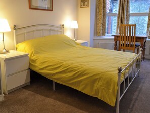 4 bedrooms, free WiFi, bed sheets - 4 bedroom accommodation in Sheringham (Sheringham)