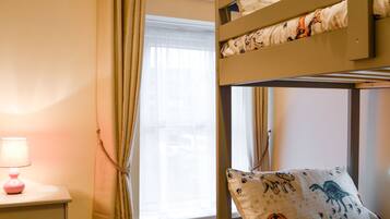 3 bedrooms, free WiFi, bed sheets