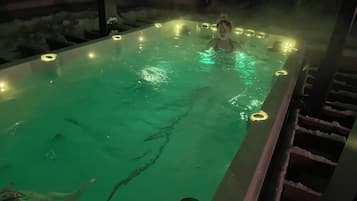 Piscina all'aperto, una piscina riscaldata