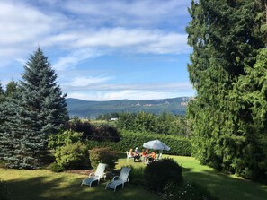 Property grounds - Executive 2 bedroom Suite on private acreage - Pet friendly! (Cobble Hill)