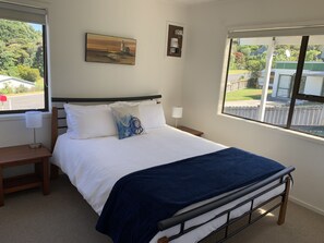 3 bedrooms, iron/ironing board, WiFi, bed sheets