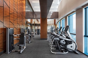 Deluxe King Non-Smoking | Fitness facility