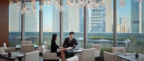 3 restaurants, spécialités Cuisine internationale