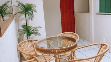 32-inch Smart TV with digital channels, TV, Netflix