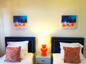 2 bedrooms, desk, WiFi