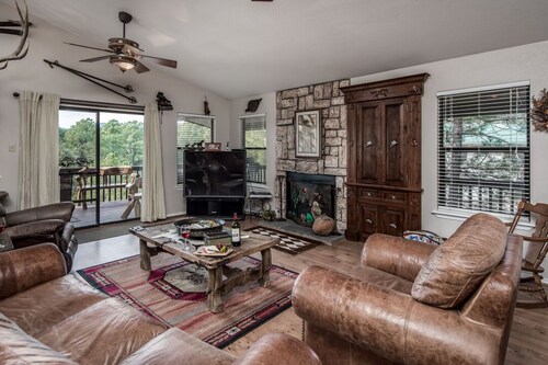 Ann's Sierra View: with Hot Tub & view of Sierra Blanca