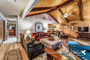 TV, fireplace, DVD player - 'Built for your enjoyment' Timbers with hot tub! (Ruidoso)