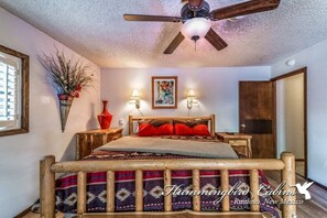 2 bedrooms, iron/ironing board, free WiFi, bed sheets - 'Built for your enjoyment' Timbers with hot tub! (Ruidoso)