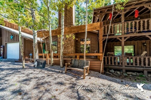 'Built for your enjoyment' Timbers with hot tub!