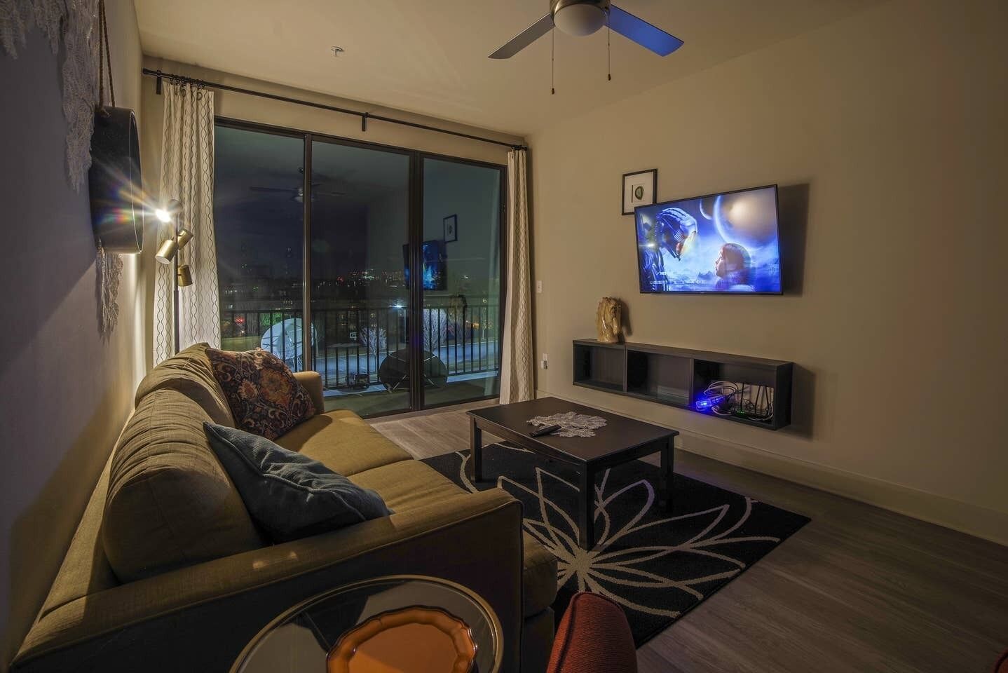 Appartement | Woonruimte | Een flatscreentelevisie