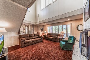 Smart TV - Tee to the Green: Awesome Architecture & Hot Tub! (Ruidoso)