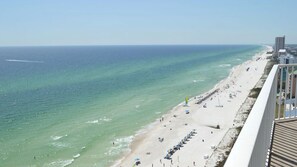 Enjoy breathtaking ocean views from the comfort of your room, overlooking the beach and its sun loungers.