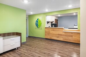 Lobby - WoodSpring Suites Toledo Maumee (Maumee)