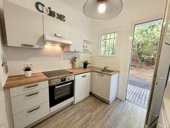 Refrigerador, horno, lavavajillas y tostadora 