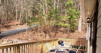 Nykyaikainen mökki vieressä kansallispuistoa! King-vuode, WiFi, kansi ja grilli!