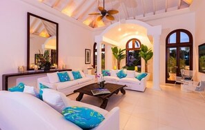 TV, DVD player - Villa Indigo (South Hill)