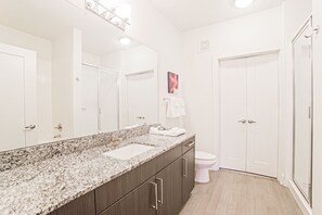 Apartment | Bathroom | Shower, towels - Walk to Everything Sleeps 6 (Atlanta)