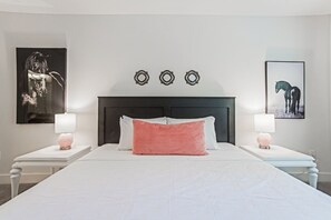 Apartment | 2 bedrooms, individually decorated, individually furnished, desk - Walk to Everything Sleeps 6 (Atlanta)