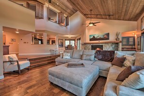 TV, fireplace, DVD player, books - Upscale Flagstaff Country Club Home w/ Mtn Views! (Flagstaff)