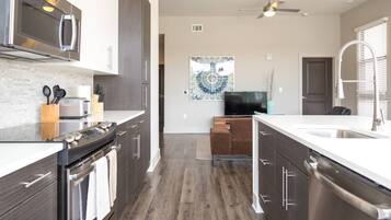 Lejlighed | Privat køkken | Køleskab, mikrobølgeovn, ovn, kogeplade