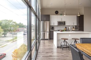 Appartamento | Cucina privata | Frigorifero, microonde, forno, piano cottura