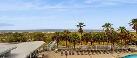 Alberca techada y alberca climatizada