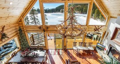 Colorado Log Home on shoreline of Silver Lake