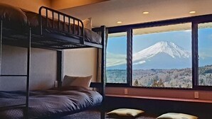 A bunk bed room with a large window offering a mountain view. - Rokumeikan HILLS (Yamanakako)