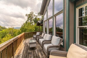 Property grounds - B Rock Ridge at Echota - townhome with private hot tub! (Banner Elk)