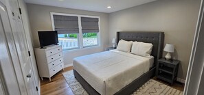 3 bedrooms, desk, iron/ironing board, travel crib