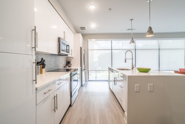 Appartement | Cuisine privée | Réfrigérateur, micro-ondes, four, plaque de cuisson