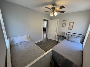 3 habitaciones, tabla de planchar con plancha y wifi gratis 