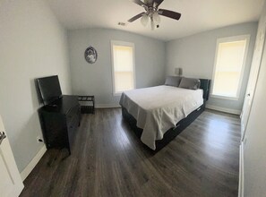 3 soverom, strykejern/-brett, wi-fi (inkludert) og sengetøy