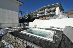 Terrace/patio - On Lake! WOW Views, Big Deck, Ground Floor. Walk to Marina, Concerts, Parks (Dillon)
