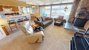 TV, fireplace - On Lake! WOW Views, Big Deck, Ground Floor. Easy Drive to 6 Ski Areas, Dining (Dillon)