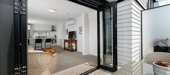 Miro Street Townhouse centrally located to Blake park