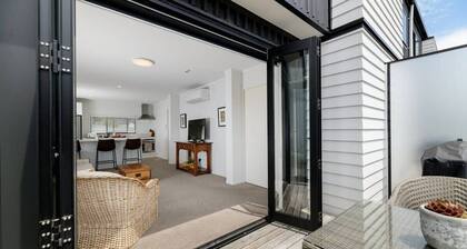 Miro Street Townhouse centrally located to Blake park