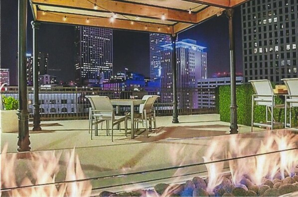 屋外ダイニングエリア