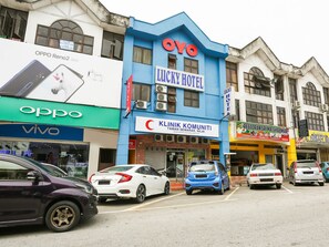 Exterior - OYO 89406 Lucky Budget Hotel (Nilai)