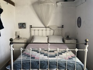 3 habitaciones, escritorio, tabla de planchar con plancha y wifi 