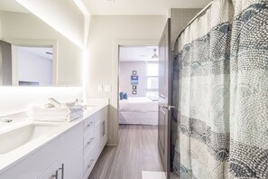 Apartment | Bathroom