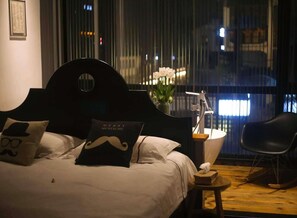 Kamar Double Eksklusif | Seprai premium, selimut bulu angsa, dan didekorasi berbeda-beda
