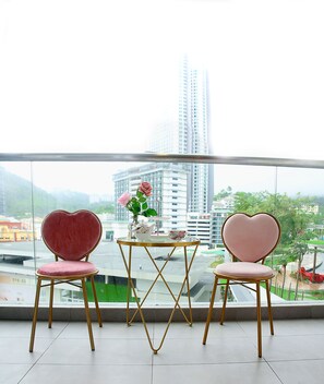Appartement romantique, 2 chambres | Balcon