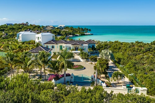 Exclusive Oceanfront Villa On Taylor Bay Beach!